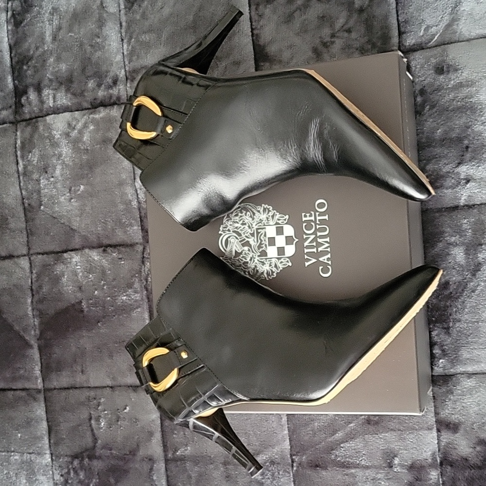 EUC Vince Camuto Leather Bootie